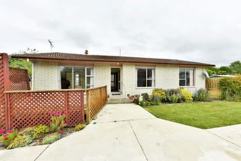 Photo of property in 31 Denniston Crescent, Redwood, Christchurch, 8051