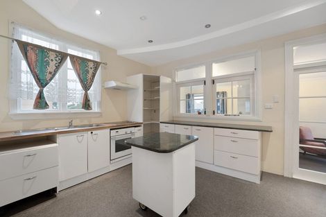 Photo of property in 3 Victoria Street, Hawera, 4610