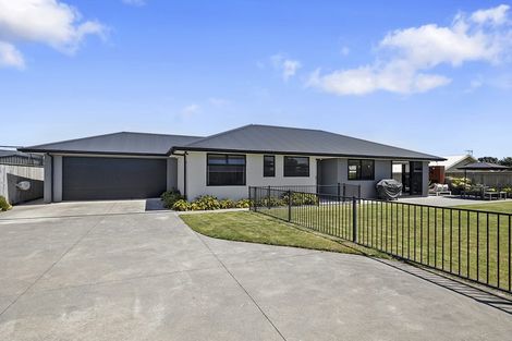 Photo of property in 16 Desmond Place, Bell Block, New Plymouth, 4312