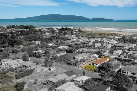 Photo of property in 11 Atua Street, Waikanae Beach, Waikanae, 5036