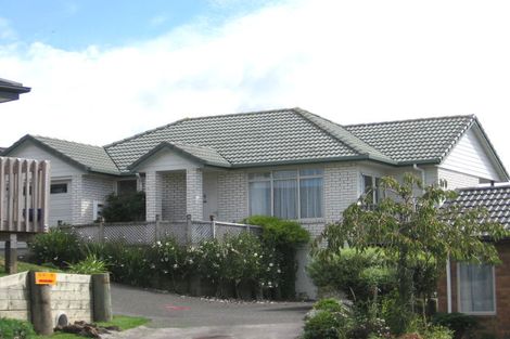 Photo of property in 27 Regents Park Place, Westgate, Auckland, 0614