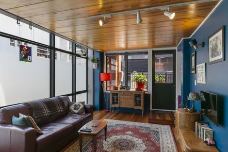 Photo of property in Courtenay Mews Apartments, 14u2 Alpha Street, Te Aro, Wellington, 6011