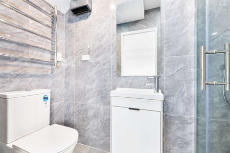 Photo of property in 2 Kari Lane, Kumeu, 0810
