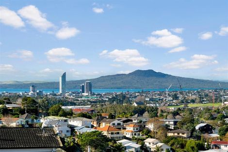 Photo of property in 3 Speedy Crescent, Hillcrest, Auckland, 0627