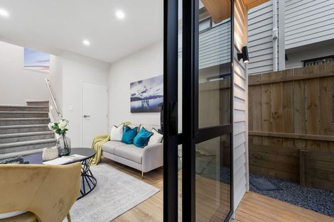 Photo of property in 2 Colwill Road, Massey, Auckland, 0614
