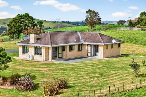 Photo of property in 667 Pahi Road, Pahi, Paparoa, 0571