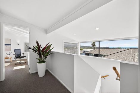 Photo of property in 2/10 Sylvan Park Avenue, Milford, Auckland, 0620