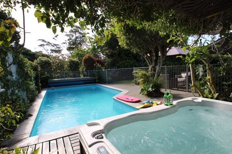Photo of property in 8 Maygrove Drive, Orewa, 0931