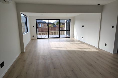 Photo of property in 2 Embling Place, Eastern Beach, Auckland, 2012
