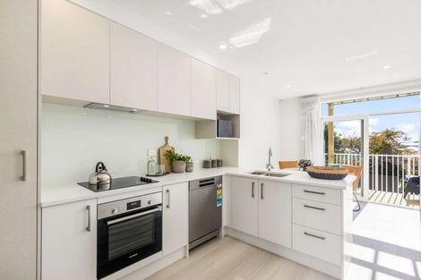 Photo of property in 11/2 Moor Avenue, Te Atatu Peninsula, Auckland, 0610