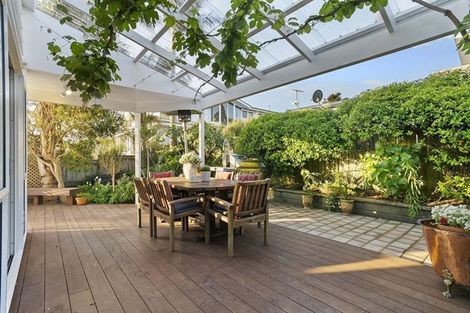 Photo of property in 61 Palmerston Road, Birkenhead, Auckland, 0626