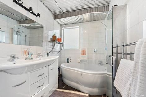 Photo of property in 78 Reynella Drive, Massey, Auckland, 0614