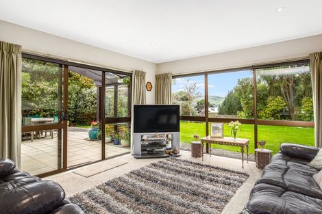 Photo of property in 8 Observatory Close, Whitby, Porirua, 5024