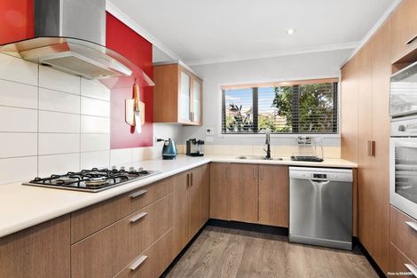 Photo of property in 13 Candlestick Place, Oteha, Auckland, 0632