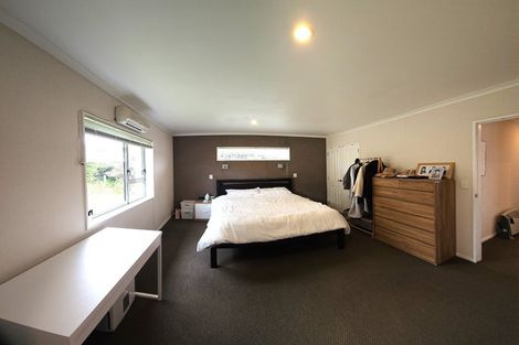 Photo of property in 93a Taylor Terrace, Tawa, Wellington, 5028