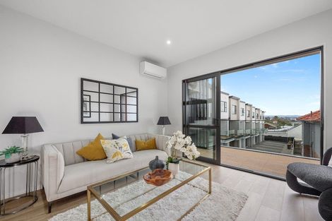 Photo of property in 2/1 Egremont Street, Belmont, Auckland, 0622