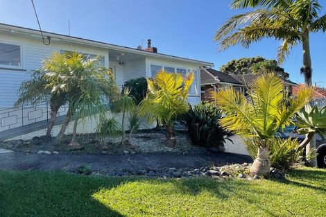 Photo of property in 13 Jellicoe Road, Murrays Bay, Auckland, 0630