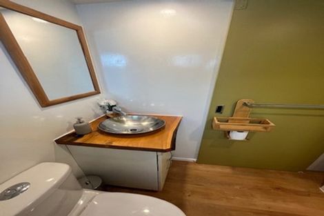 Photo of property in 51 Onewa Road, Northcote, Auckland, 0627