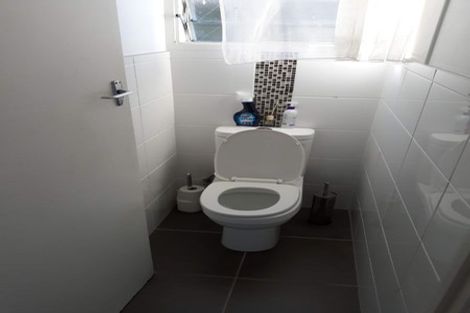 Photo of property in 2/206 Lake Road, Northcote, Auckland, 0627