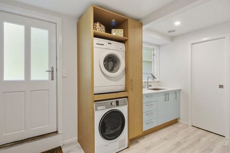 Photo of property in 5 Alexandra Road, Roseneath, Wellington, 6021
