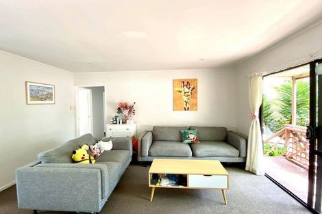 Photo of property in 1/13 Trengove Place, West Harbour, Auckland, 0618