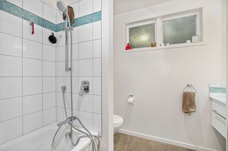 Photo of property in 12 De Val Drive, Titirangi, Auckland, 0604