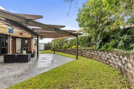 Photo of property in 17 San Valentino Drive, Henderson, Auckland, 0612