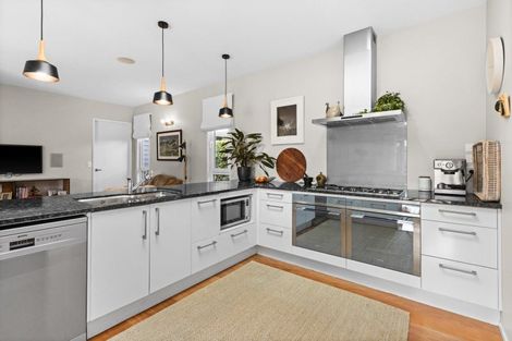 Photo of property in 18a Cambridge Terrace, Taradale, Napier, 4112