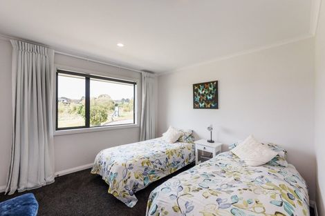 Photo of property in 35 Silkwood Place, Fitzherbert, Palmerston North, 4410