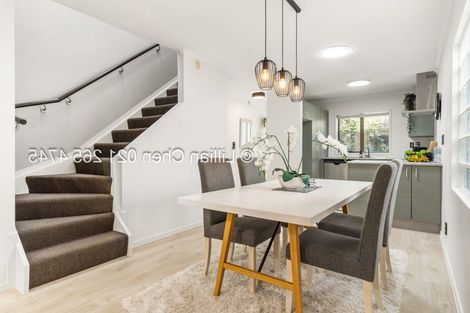 Photo of property in 27 Verdale Circle, Glen Eden, Auckland, 0602