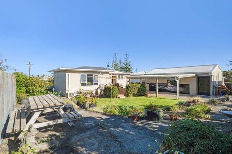Photo of property in 22 Egmont Street, Castlecliff, Whanganui, 4501