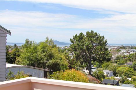 Photo of property in 272 Glamorgan Drive, Northcross, Auckland, 0630