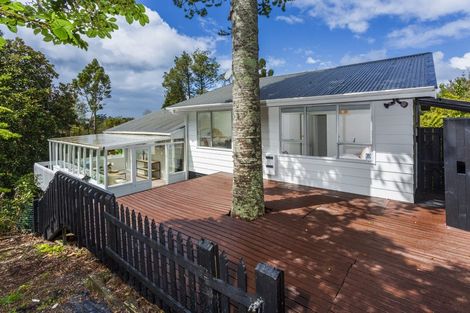 Photo of property in 16 West Glade Crescent, Birkenhead, Auckland, 0626