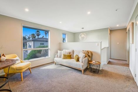 Photo of property in 63a Walton Street, Red Beach, 0932