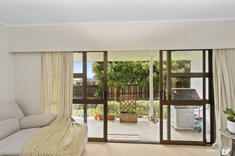 Photo of property in 5/248 Great North Road, Henderson, Auckland, 0612