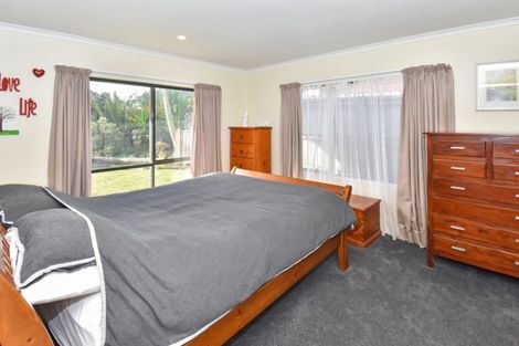Photo of property in 22 Moyrus Crescent, East Tamaki Heights, Auckland, 2016