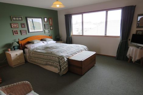 Photo of property in 7 Derenzy Place, Avonhead, Christchurch, 8042