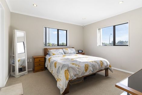 Photo of property in 84 Keri Vista Rise, Papakura, 2110