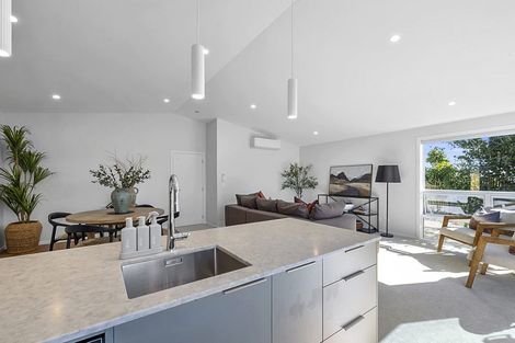 Photo of property in 52 Wairau Road, Oakura, 4314