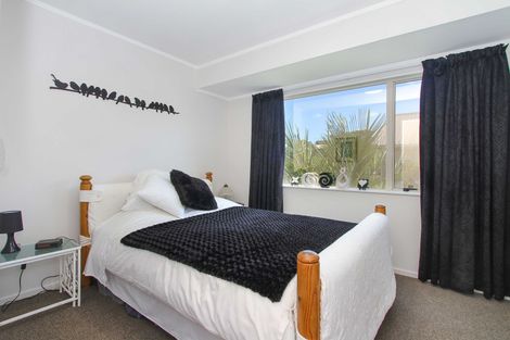 Photo of property in 272 Glamorgan Drive, Northcross, Auckland, 0630