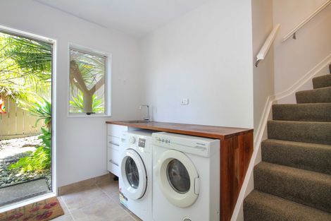 Photo of property in 272 Glamorgan Drive, Northcross, Auckland, 0630