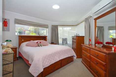 Photo of property in 272 Glamorgan Drive, Northcross, Auckland, 0630