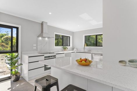 Photo of property in 10 Winnie Close, Acacia Bay, Taupo, 3330