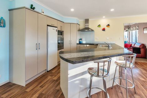 Photo of property in 1 Valley Road, Waiuku, 2123