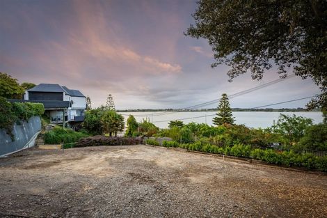 Photo of property in 4 The Brae, Mount Pleasant, Christchurch, 8081