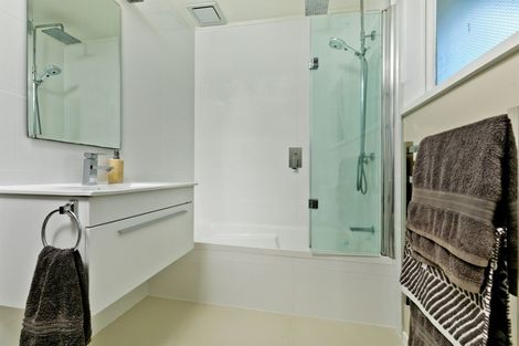 Photo of property in 7 Porter Avenue, Te Atatu South, Auckland, 0610