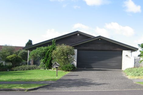 Photo of property in 82 Simmental Crescent, Somerville, Auckland, 2014