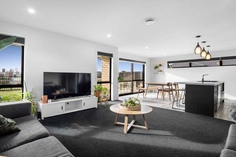 Photo of property in 3 Andesite Drive, Rolleston, 7614