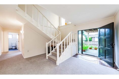 Photo of property in 7 Pokapu Street, Titirangi, Auckland, 0600