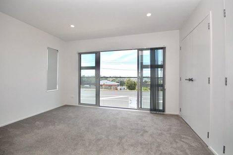 Photo of property in 298f Sunset Road, Windsor Park, Auckland, 0632
